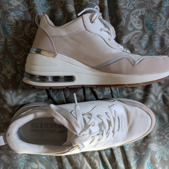 Sketcher's Women's Platform Sneakers in white and beige - Picture 7 of 7